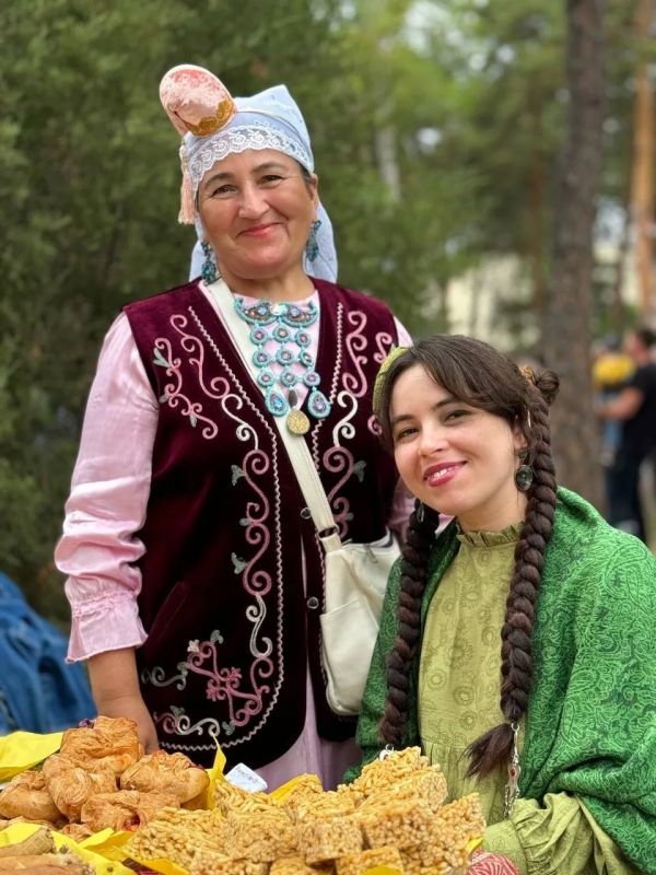 Народов много — край родной один Народов много — край родной один
