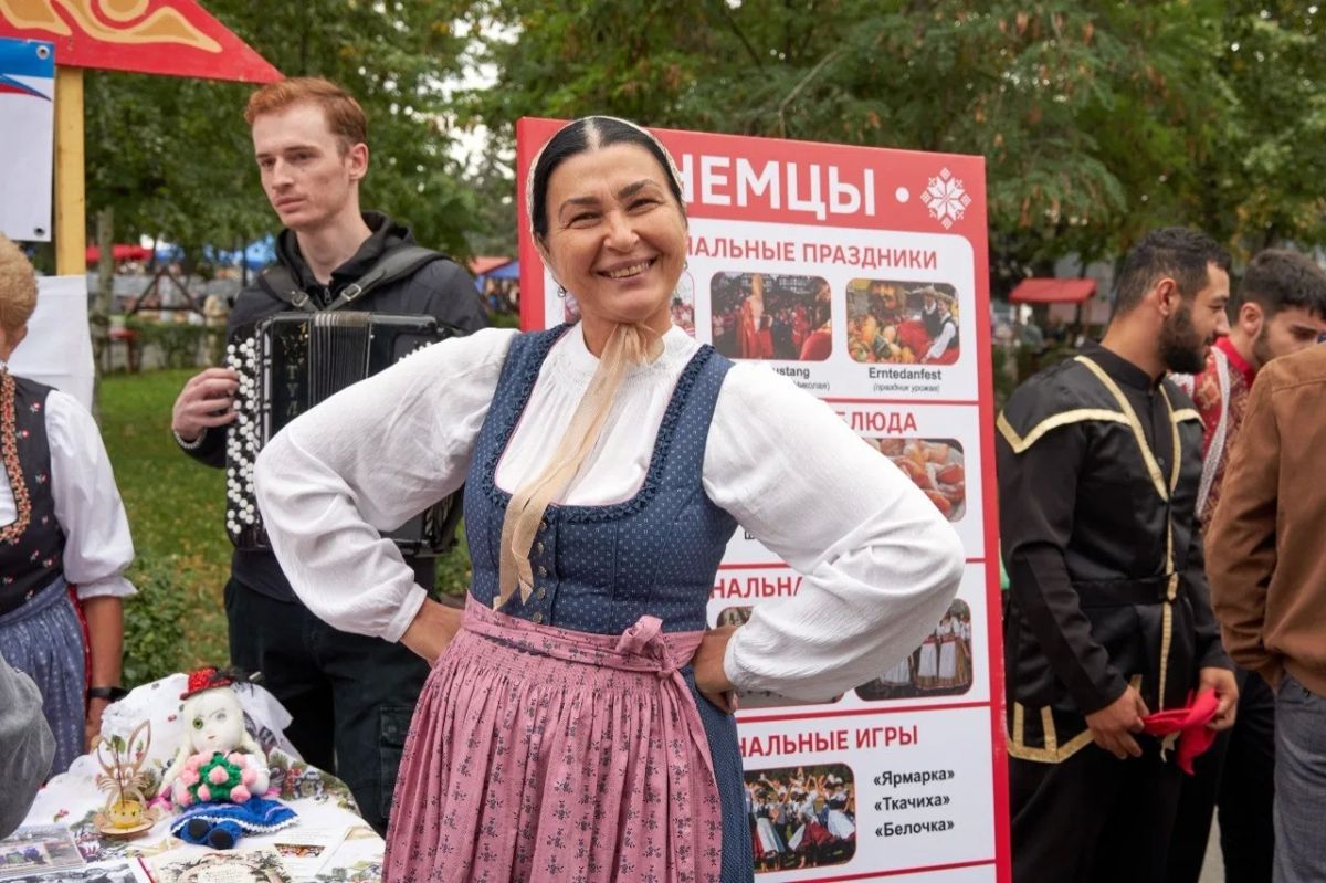 Народов много — край родной один Народов много — край родной один