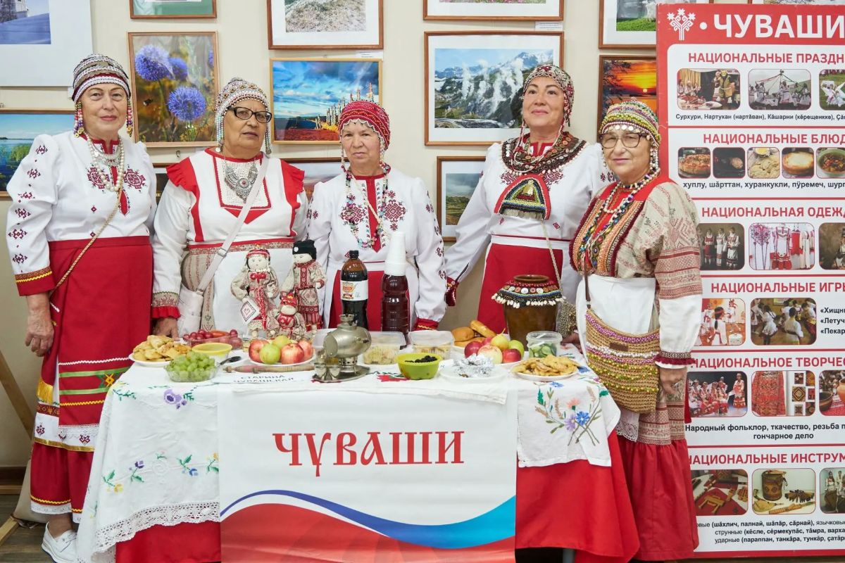 Народов много — край родной один Народов много — край родной один