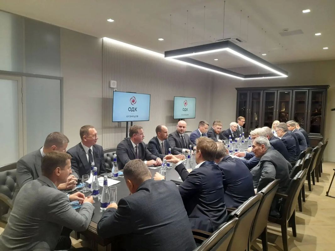 Губернатор Самарской области Вячеслав Федорищев провёл двустороннюю встречу с главой ПАО «НОВАТЭК» Леонидом Михельсоном