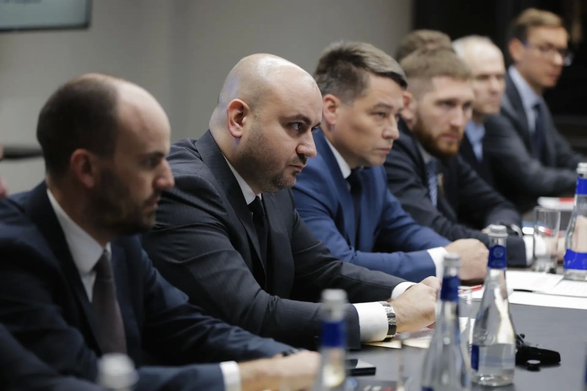 Вячеслав Федорищев: Провели совместно с Председателем правления ПАО «НОВАТЭК» Леонидом Викторовичем Михельсоном рабочую встречу с руководителями ключевых промышленных предприятий Самарской области, таких как «Электрощит... Вячеслав Федорищев: Провели совместно с Председателем правления ПАО «НОВАТЭК» Леонидом Викторовичем Михельсоном рабочую встречу с руководителями ключевых промышленных предприятий Самарской области, таких как «Электрощит...
