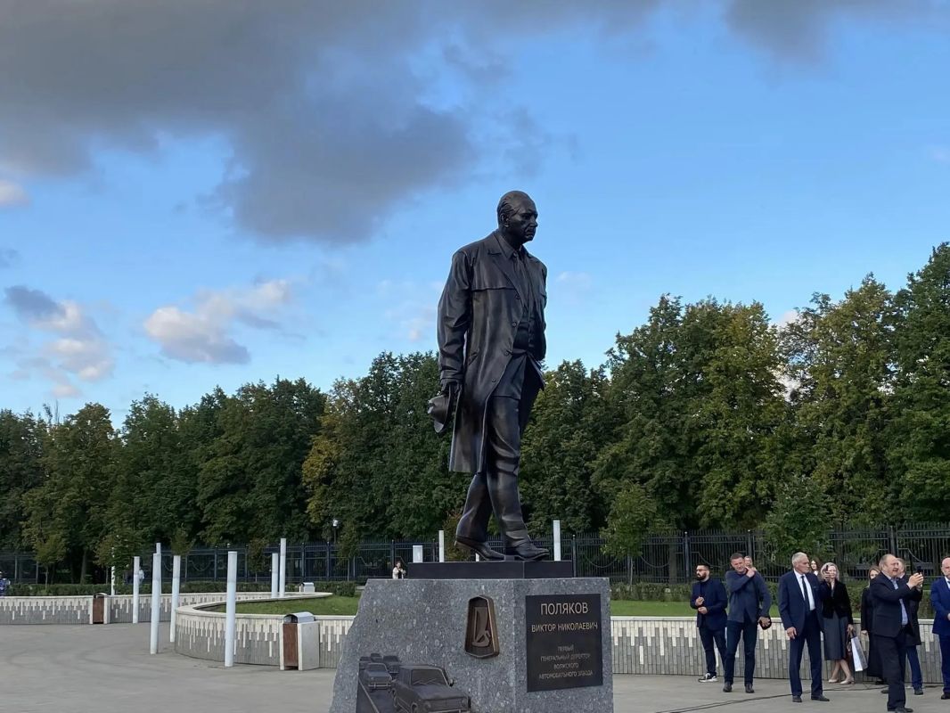 Губернатор Самарской области Вячеслав Федорищев сегодня работает в Тольятти Губернатор Самарской области Вячеслав Федорищев сегодня работает в Тольятти