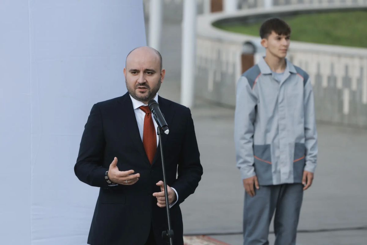 Вячеслав Федорищев: Сегодня, в преддверии Дня машиностроителя в Тольятти открыли памятник первому генеральному директору Волжского автомобильного завода Виктору Николаевичу Полякову Вячеслав Федорищев: Сегодня, в преддверии Дня машиностроителя в Тольятти открыли памятник первому генеральному директору Волжского автомобильного завода Виктору Николаевичу Полякову