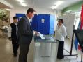 Руководитель направления по работе с молодёжью АО "АВТОВАЗ" Артём Манюхин проголосовал на избирательном участке в школе №58