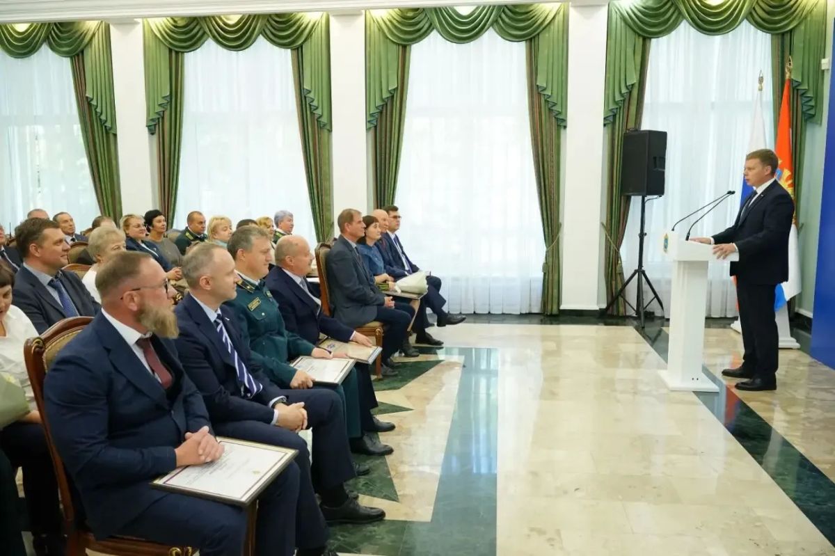 В преддверии Дня работников леса врио заместителя Губернатора Самарской области Никита Зубко поздравил специалистов лесной отрасли и вручил заслуженные награды В преддверии Дня работников леса врио заместителя Губернатора Самарской области Никита Зубко поздравил специалистов лесной отрасли и вручил заслуженные награды