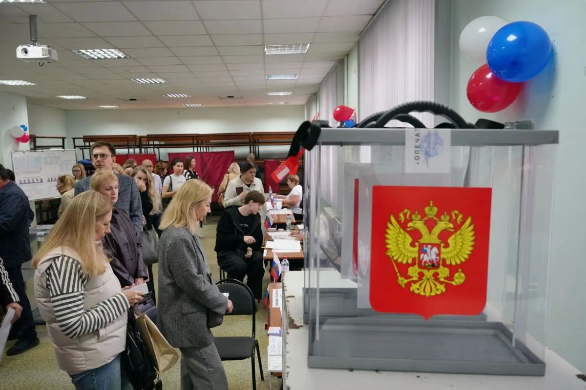 Избирательные участки открыты только час, а уже столько желающих отдать свой голос Избирательные участки открыты только час, а уже столько желающих отдать свой голос