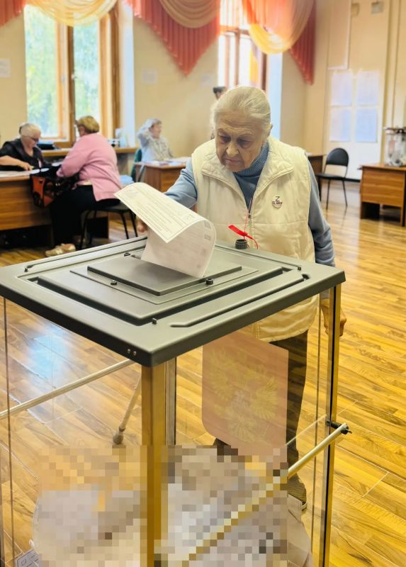 Свой гражданский долг исполнила ветеран труда, председатель ветеранской организации при ТОС №5 «Струковский», член президиума Совета ветеранов Ленинского района Самары, почетный донор СССР – Галина Александровна Шахова Свой гражданский долг исполнила ветеран труда, председатель ветеранской организации при ТОС №5 «Струковский», член президиума Совета ветеранов Ленинского района Самары, почетный донор СССР – Галина Александровна Шахова
