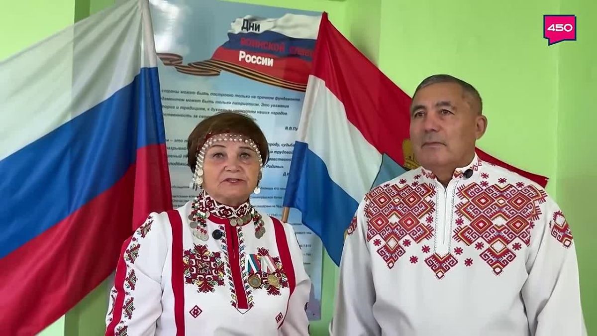 «Наше будущее определяется»: супруги Долговы на избирательный участок пришли в национальных чувашских костюмах