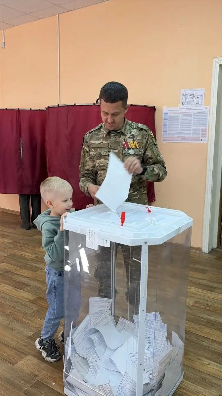 Одним из первых проголосовал руководитель Ассоциации ветеранов СВО г. Сызрани Джамал Машаралиев Одним из первых проголосовал руководитель Ассоциации ветеранов СВО г. Сызрани Джамал Машаралиев