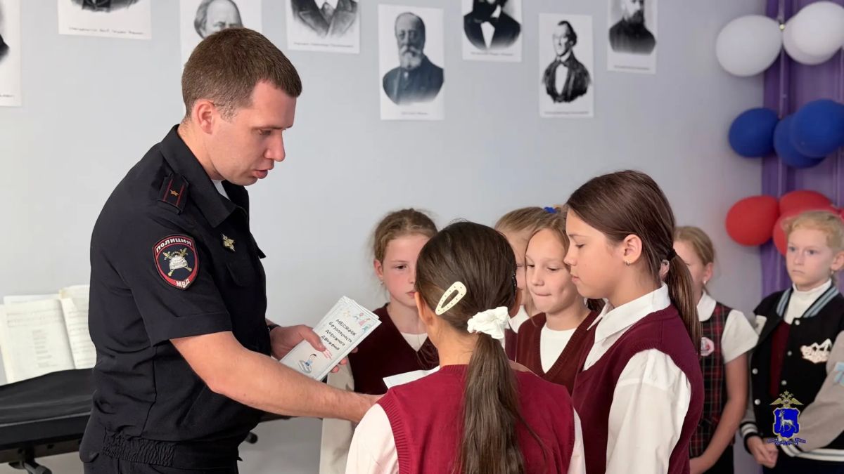В Безенчуке школьники приняли участие в игре на знание правил дорожного движения В Безенчуке школьники приняли участие в игре на знание правил дорожного движения