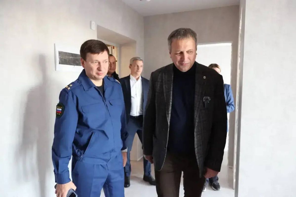 Прокурор Самары Александр Диденко проверил готовность квартир для детей-сирот Прокурор Самары Александр Диденко проверил готовность квартир для детей-сирот