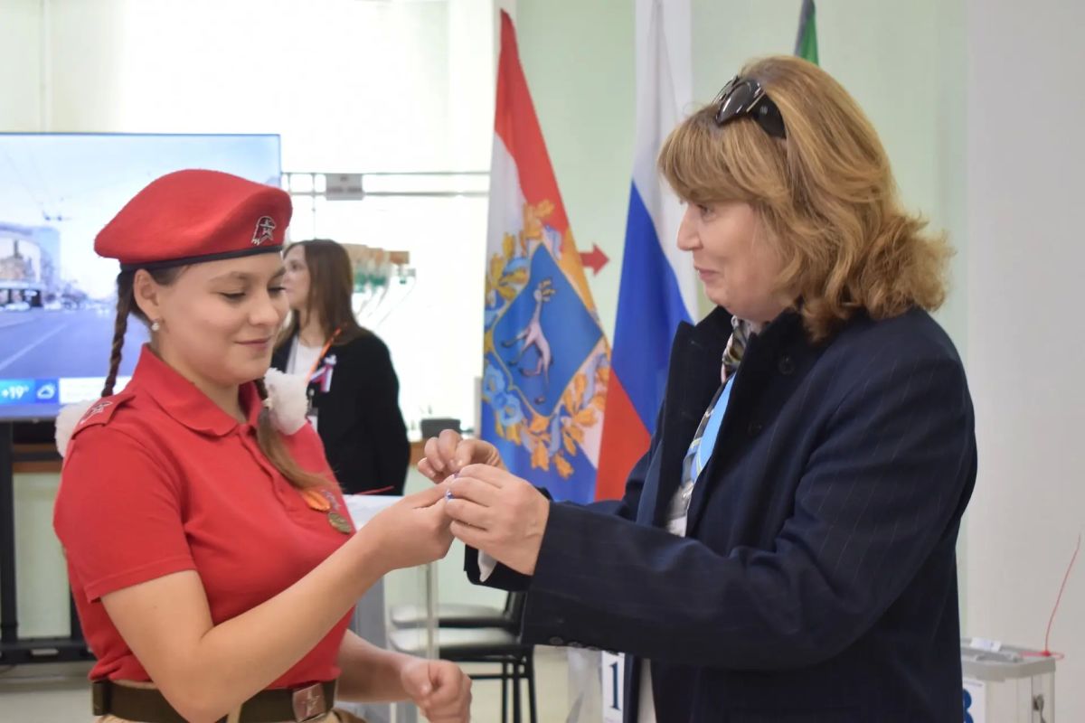 Дарина Лазарева пришла на избирательный участок № 1213 вместе со своей семьей Дарина Лазарева пришла на избирательный участок № 1213 вместе со своей семьей