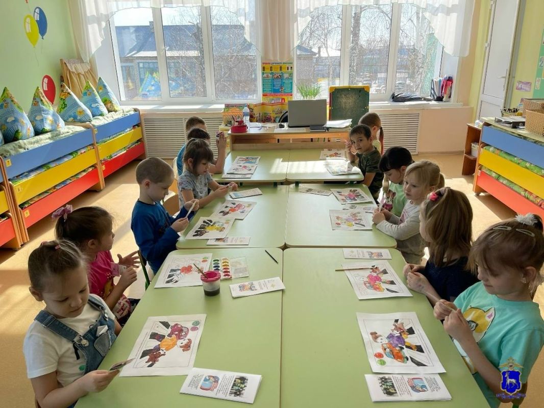 В Новокуйбышевске полицейские провели для дошкольников урок дорожной безопасности В Новокуйбышевске полицейские провели для дошкольников урок дорожной безопасности