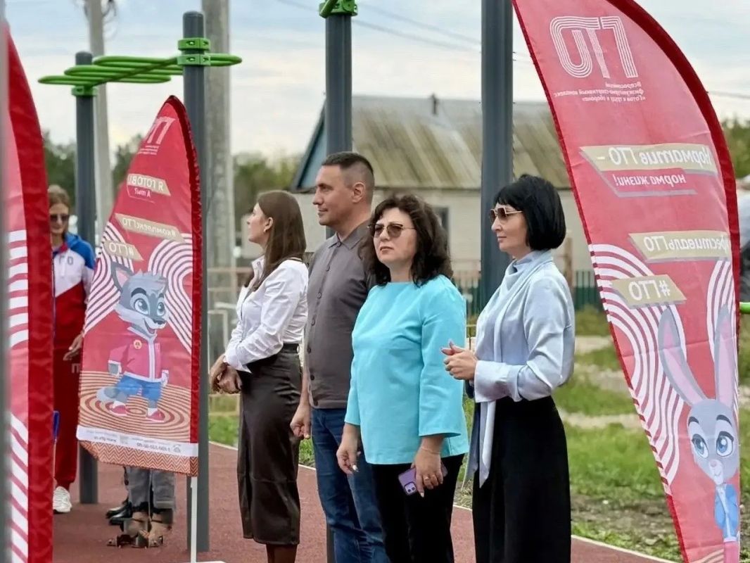 Новая спортивная площадка открылась у школы №8 в Чапаевске Новая спортивная площадка открылась у школы №8 в Чапаевске