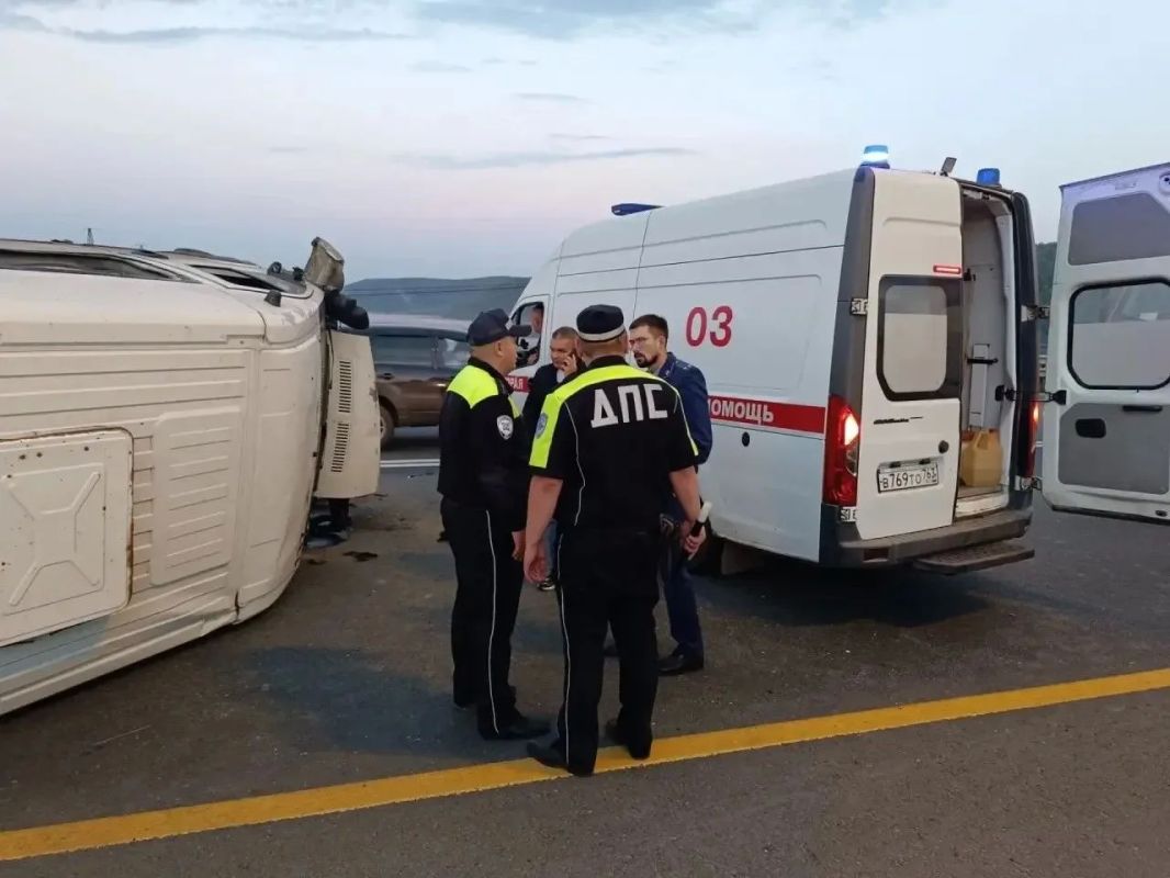 Предварительно в ДТП с маршруткой пострадали 8 человек Предварительно в ДТП с маршруткой пострадали 8 человек