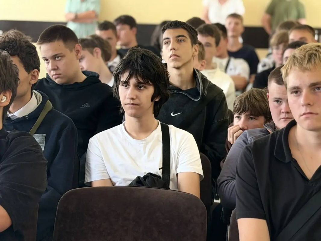 В Самарской области сотрудники Госавтоинспекции провели краш-курс для студентов В Самарской области сотрудники Госавтоинспекции провели краш-курс для студентов