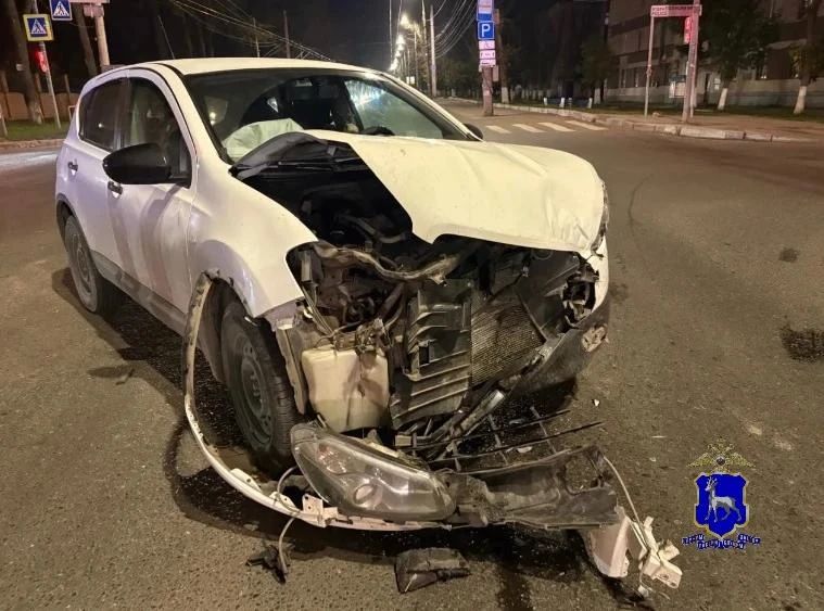 Машина скорой перевернулась после ДТП в Самаре, три человека пострадали Машина скорой перевернулась после ДТП в Самаре, три человека пострадали