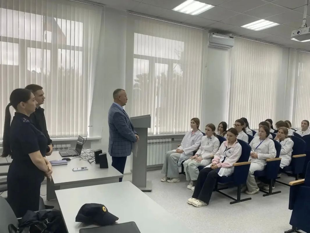 В Самарской области сотрудники полиции провели профилактическую беседу со студентами медицинского колледжа