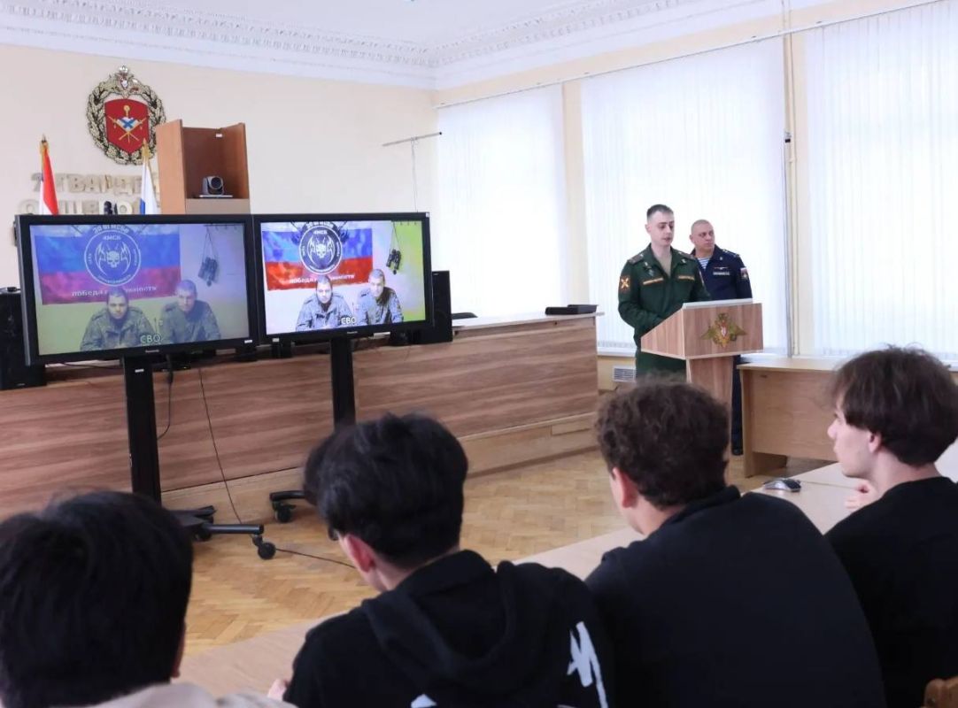 Операторы боевых дронов выступили перед студентами в Самаре