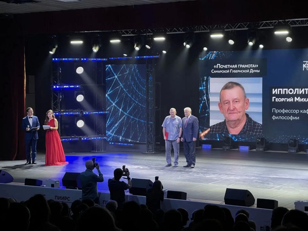 Заместитель председателя Правительства Самарской области Вячеслав Романов поздравил собравшихся с юбилеем учебного заведения Заместитель председателя Правительства Самарской области Вячеслав Романов поздравил собравшихся с юбилеем учебного заведения