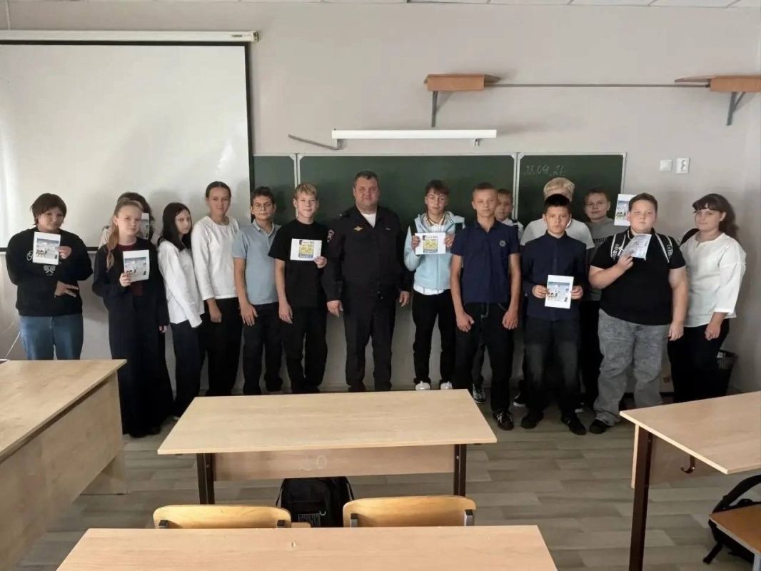 Сотрудники Госавтоинспекции Самарской области в Единый день безопасности посетили образовательные организации, где вместе с педагогами проводят беседы о необходимости соблюдения детьми и подростками правил безопасного... Сотрудники Госавтоинспекции Самарской области в Единый день безопасности посетили образовательные организации, где вместе с педагогами проводят беседы о необходимости соблюдения детьми и подростками правил безопасного...