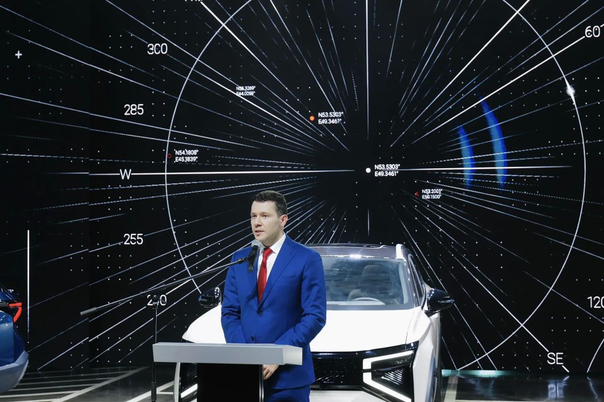 Вячеслав Федорищев: Первые флагманские кроссоверы LADA Azimut сошли с конвейера АВТОВАЗа Вячеслав Федорищев: Первые флагманские кроссоверы LADA Azimut сошли с конвейера АВТОВАЗа