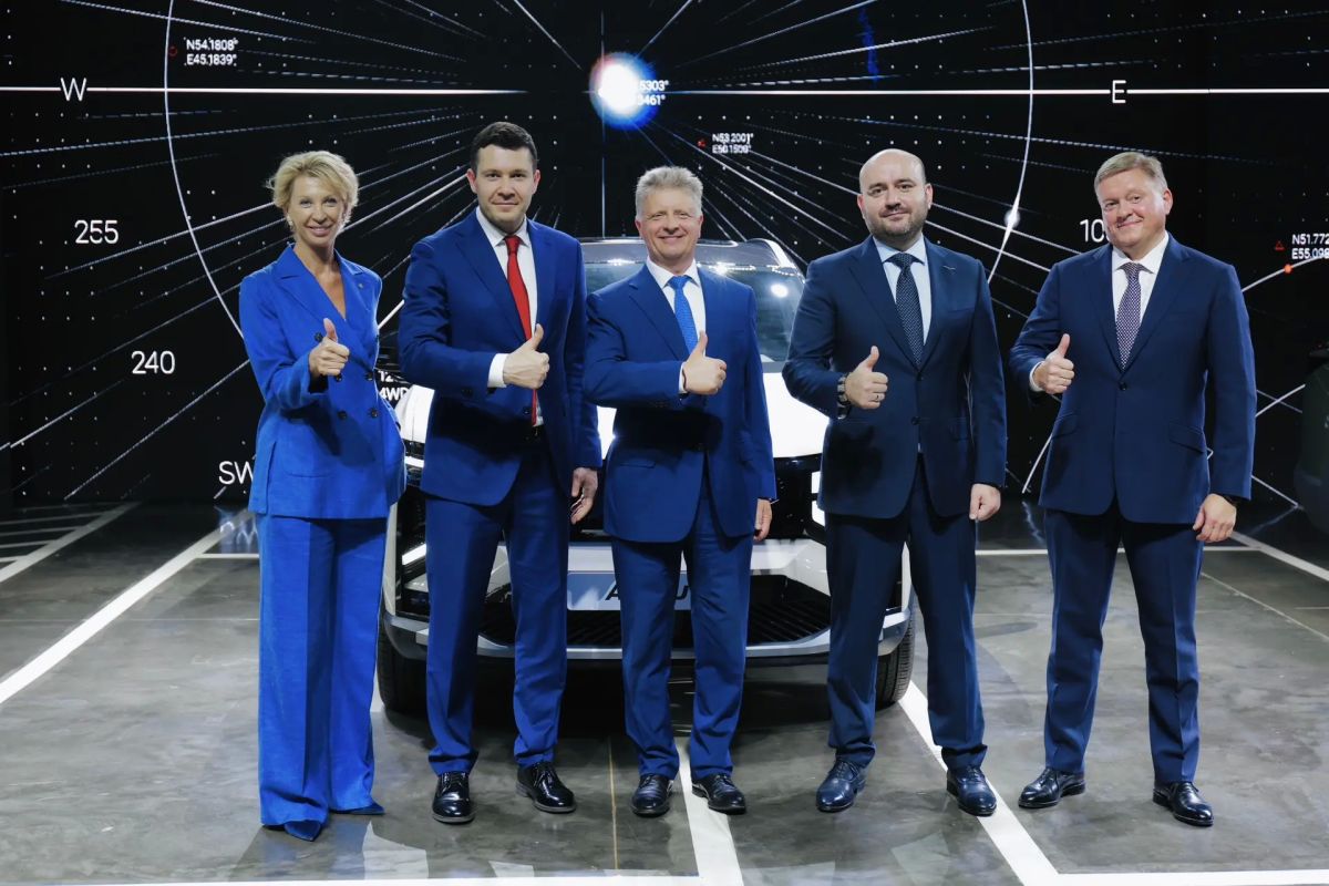 Вячеслав Федорищев: Первые флагманские кроссоверы LADA Azimut сошли с конвейера АВТОВАЗа Вячеслав Федорищев: Первые флагманские кроссоверы LADA Azimut сошли с конвейера АВТОВАЗа