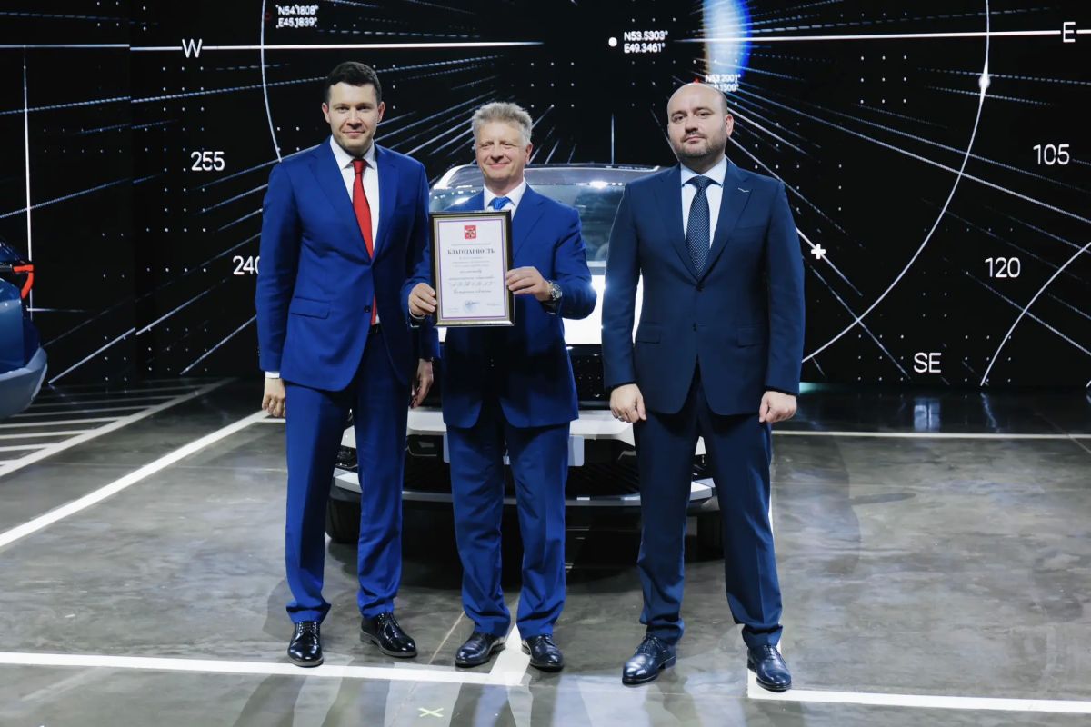 Вячеслав Федорищев: Первые флагманские кроссоверы LADA Azimut сошли с конвейера АВТОВАЗа Вячеслав Федорищев: Первые флагманские кроссоверы LADA Azimut сошли с конвейера АВТОВАЗа