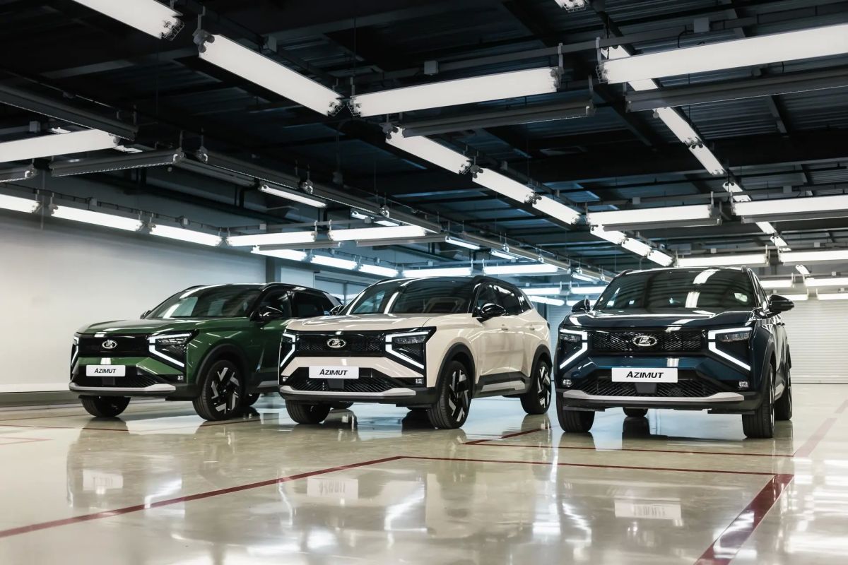 В Тольятти началось серийное производство Lada Azimut – первого кроссовера АвтоВАЗа, передает корреспондент Autonews.ru. Церемонию старта посетил глава Минпромторга Антон Алиханов