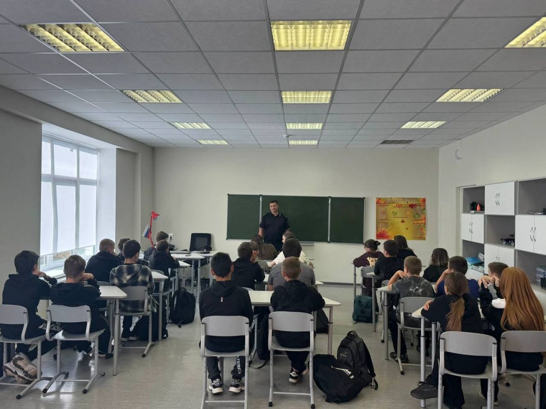 В рамках Федеральной недели безопасности в школе Кошкинского района была организована встреча обучающихся 6-8 классов с инспектором по пропаганде БДД отделения Госавтоинспекции ОМВД России по Кошкинскому району капитаном... В рамках Федеральной недели безопасности в школе Кошкинского района была организована встреча обучающихся 6-8 классов с инспектором по пропаганде БДД отделения Госавтоинспекции ОМВД России по Кошкинскому району капитаном...