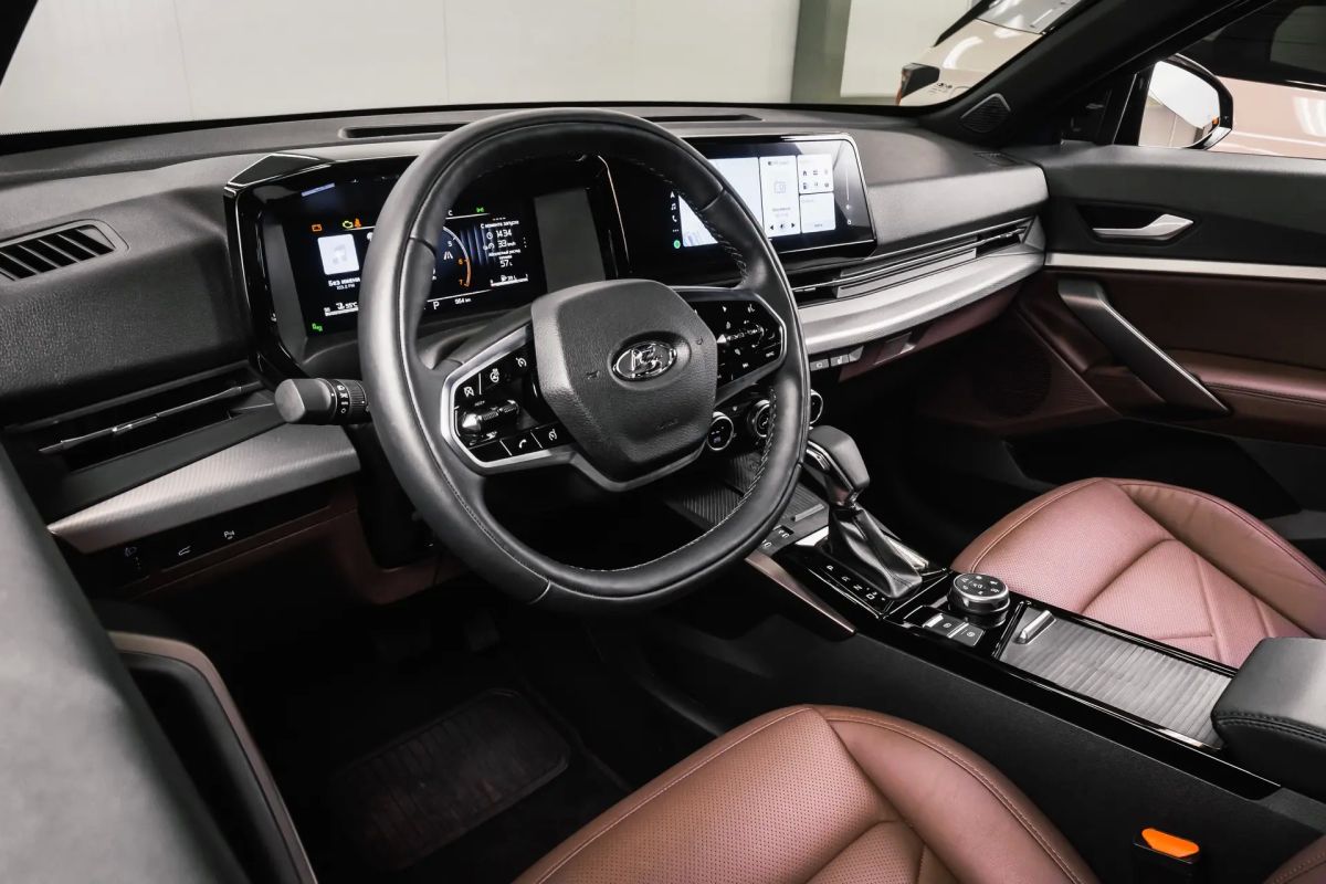 В Тольятти началось серийное производство Lada Azimut – первого кроссовера АвтоВАЗа, передает корреспондент Autonews.ru. Церемонию старта посетил глава Минпромторга Антон Алиханов В Тольятти началось серийное производство Lada Azimut – первого кроссовера АвтоВАЗа, передает корреспондент Autonews.ru. Церемонию старта посетил глава Минпромторга Антон Алиханов