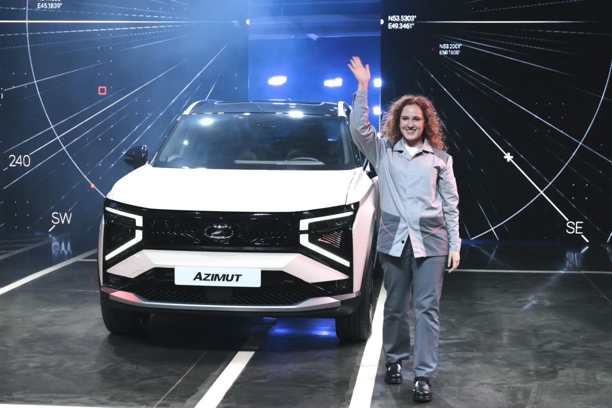 Вячеслав Федорищев: Первые флагманские кроссоверы LADA Azimut сошли с конвейера АВТОВАЗа Вячеслав Федорищев: Первые флагманские кроссоверы LADA Azimut сошли с конвейера АВТОВАЗа