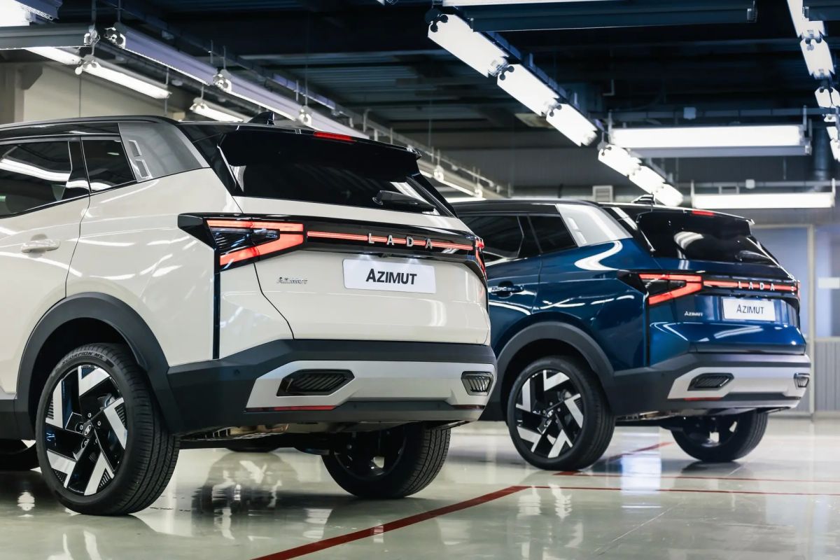 В Тольятти началось серийное производство Lada Azimut – первого кроссовера АвтоВАЗа, передает корреспондент Autonews.ru. Церемонию старта посетил глава Минпромторга Антон Алиханов В Тольятти началось серийное производство Lada Azimut – первого кроссовера АвтоВАЗа, передает корреспондент Autonews.ru. Церемонию старта посетил глава Минпромторга Антон Алиханов