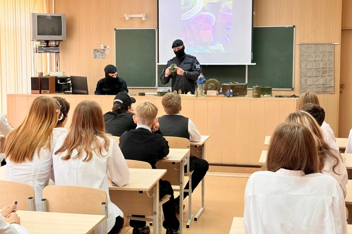 В Самаре росгвардейцы провели антитеррористическую акцию в лицее имени Дениса Лазутина В Самаре росгвардейцы провели антитеррористическую акцию в лицее имени Дениса Лазутина