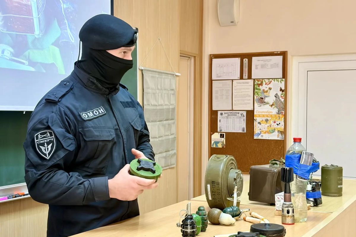В Самаре росгвардейцы провели антитеррористическую акцию в лицее имени Дениса Лазутина В Самаре росгвардейцы провели антитеррористическую акцию в лицее имени Дениса Лазутина