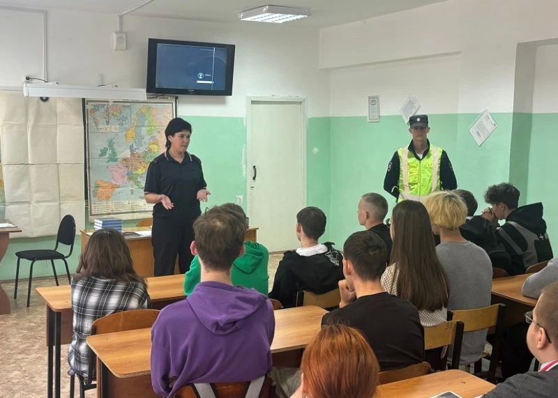 В рамках Всероссийской акции «Сообщи, где торгуют смерть» полицейские провели профилактические встречи со школьниками