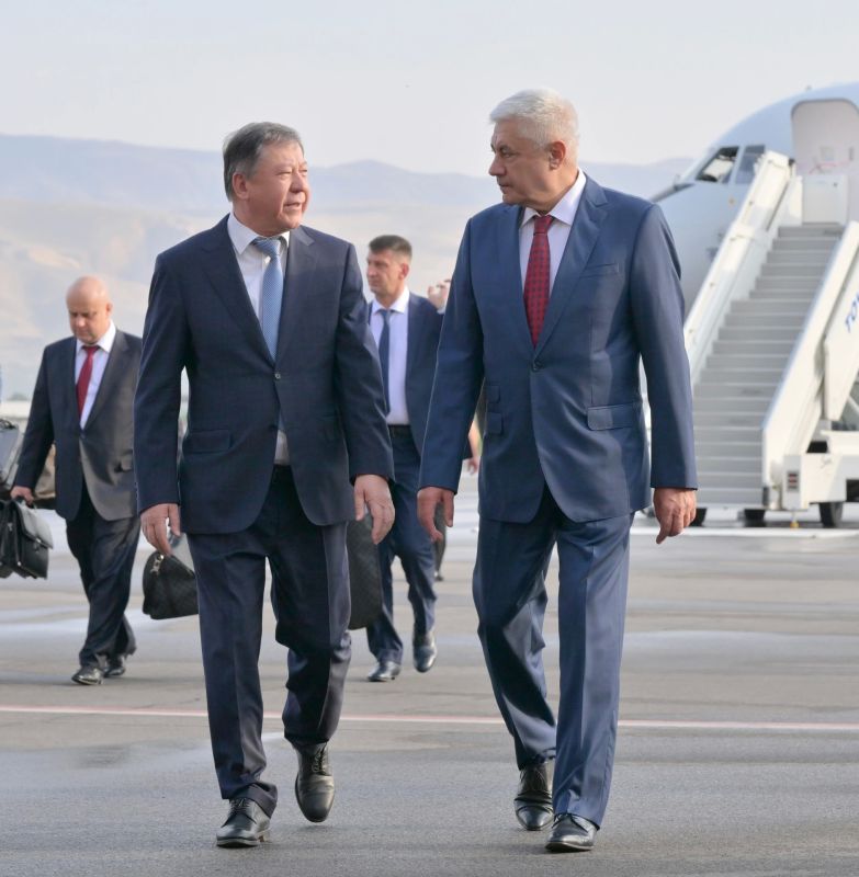 Ирина Волк: Фоторепортаж прибытия Министра внутренних дел Российской Федерации Владимира Колокольцева в столицу Республики Таджикистан город Душанбе для участия в заседании Совета министров внутренних дел государств –... Ирина Волк: Фоторепортаж прибытия Министра внутренних дел Российской Федерации Владимира Колокольцева в столицу Республики Таджикистан город Душанбе для участия в заседании Совета министров внутренних дел государств –...