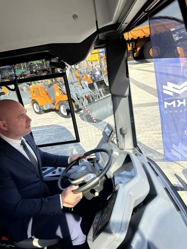 На полях «ИННОПРОМа» прошла встреча зампредседателя Правительства - министра экономического развития и инвестиций Павла Финка и первого заместителя Министра промышленности Республики Беларусь Виктора Щетько На полях «ИННОПРОМа» прошла встреча зампредседателя Правительства - министра экономического развития и инвестиций Павла Финка и первого заместителя Министра промышленности Республики Беларусь Виктора Щетько