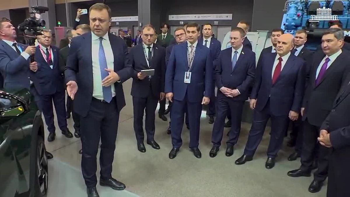 Михаилу Мишустину показали LADA Azimut