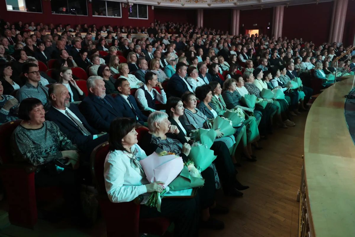 В Самаре прошло торжественное мероприятие, посвящённое Дню учителя В Самаре прошло торжественное мероприятие, посвящённое Дню учителя