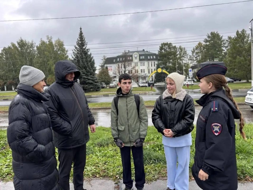 Сотрудники #ГосавтоинспекцииТольятти усиливают меры безопасности для детей на дорогах! В связи с участившимися дорожно транспортными происшествиями с участием несовершеннолетних, дорожные полицейские проводят... Сотрудники #ГосавтоинспекцииТольятти усиливают меры безопасности для детей на дорогах! В связи с участившимися дорожно транспортными происшествиями с участием несовершеннолетних, дорожные полицейские проводят...