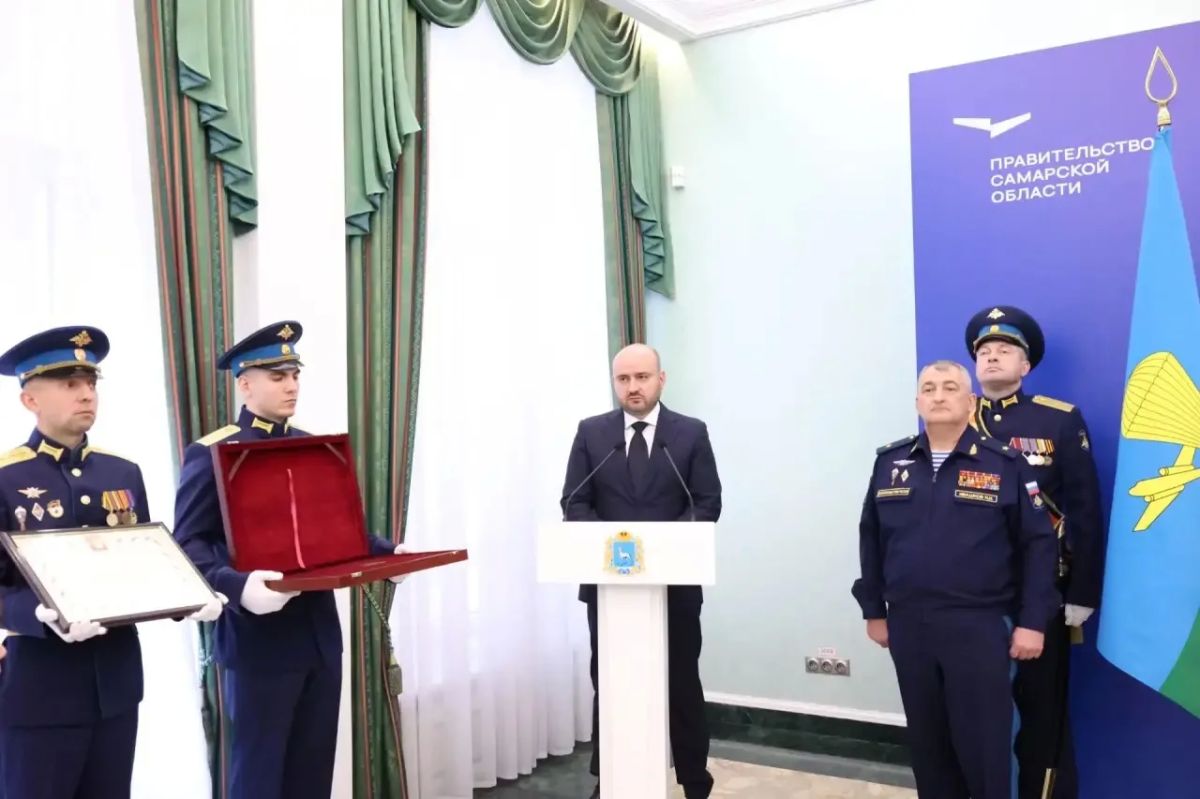 Вячеслав Федорищев: Сегодня передал государственную награду семье младшего лейтенанта Алексея Акифьева, погибшего при исполнении воинского долга в ходе СВО