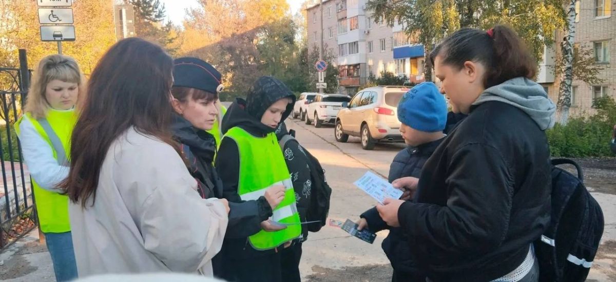 Педагог-организатор Центра по профилактике ДДТТ Екатерина Мишенкина , сотрудники Госавтоинспекции О МВД России по г. Жигулевску, представители родительской общественности и юные инспекторы движения ГБОУ школы-интернат №2... Педагог-организатор Центра по профилактике ДДТТ Екатерина Мишенкина , сотрудники Госавтоинспекции О МВД России по г. Жигулевску, представители родительской общественности и юные инспекторы движения ГБОУ школы-интернат №2...