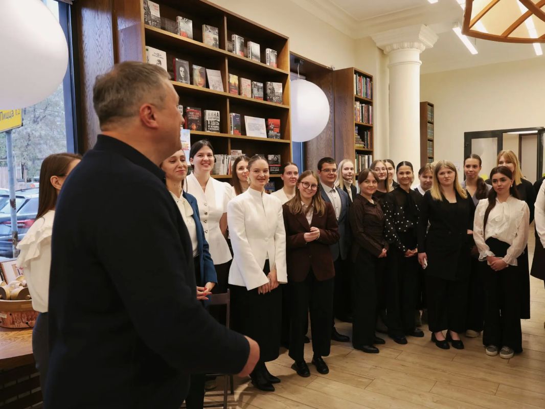 Иван Носков: Встретился с педагогами Самары – молодыми специалистами, проработавшими в школах 1-2 года Иван Носков: Встретился с педагогами Самары – молодыми специалистами, проработавшими в школах 1-2 года