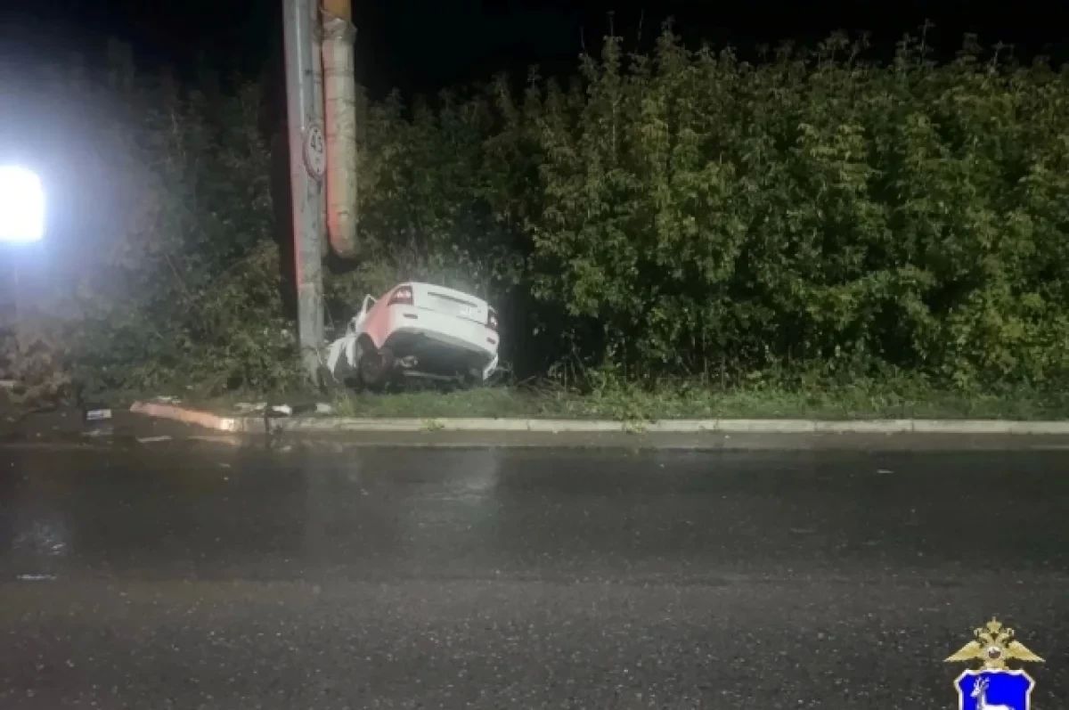 В Октябрьске водитель LADA Priora погиб, врезавшись в опору