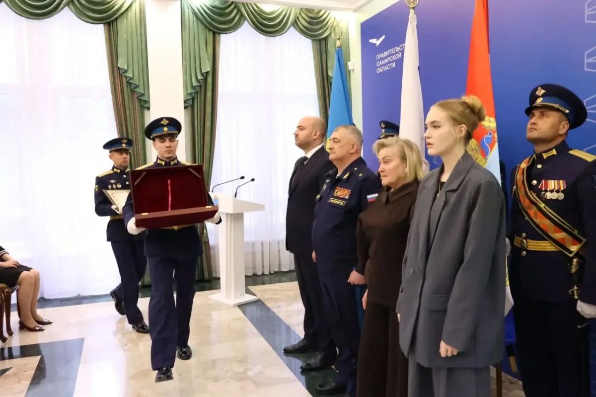 Вячеслав Федорищев: Сегодня передал государственную награду семье младшего лейтенанта Алексея Акифьева, погибшего при исполнении воинского долга в ходе СВО Вячеслав Федорищев: Сегодня передал государственную награду семье младшего лейтенанта Алексея Акифьева, погибшего при исполнении воинского долга в ходе СВО