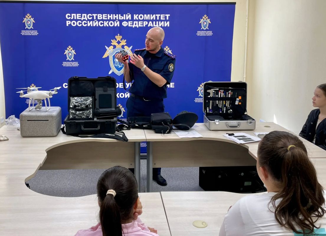 Следователь-криминалист и ветеран следствия следственного управления провели профориентационную встречу с кадетами Следователь-криминалист и ветеран следствия следственного управления провели профориентационную встречу с кадетами