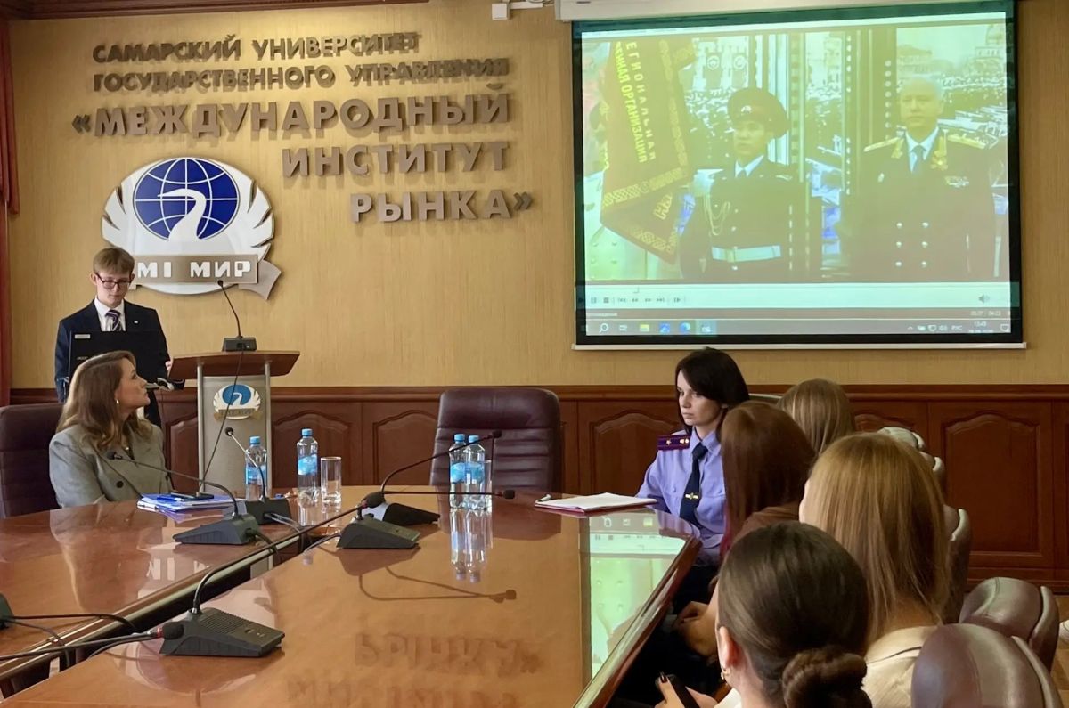 Помощник руководителя провела профориентационную встречу со студентами университета Помощник руководителя провела профориентационную встречу со студентами университета