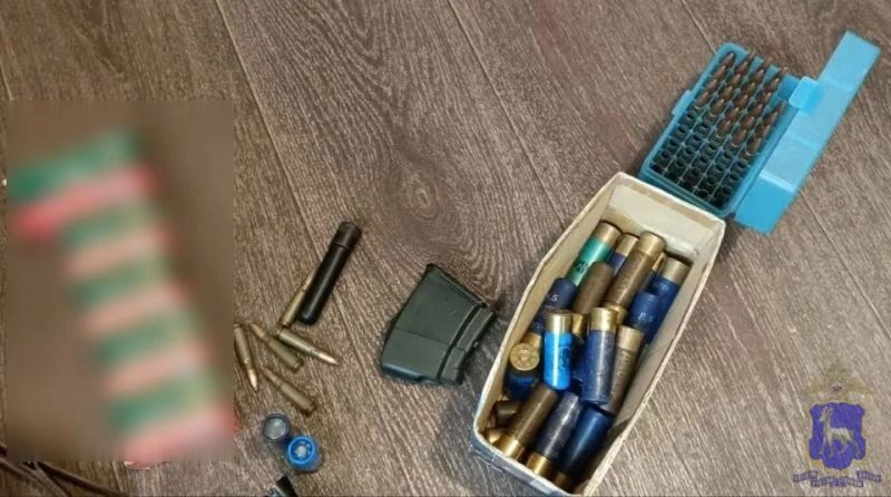 В Сергиевском районе полицейские задержали подозреваемого в незаконном хранении огнестрельного оружия и боеприпасов