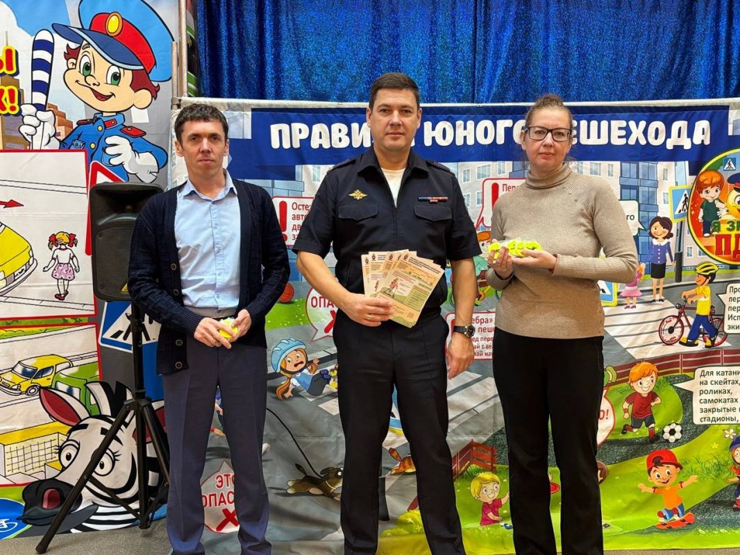 Первоклассникам рассказали о безопасности на дорогах Первоклассникам рассказали о безопасности на дорогах